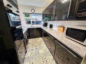 Kitchen- click for photo gallery